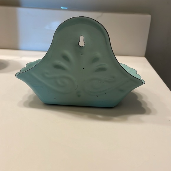 Nostalgia Cute Aquamarine Wall Mount Soapdish - Picture 2 of 3